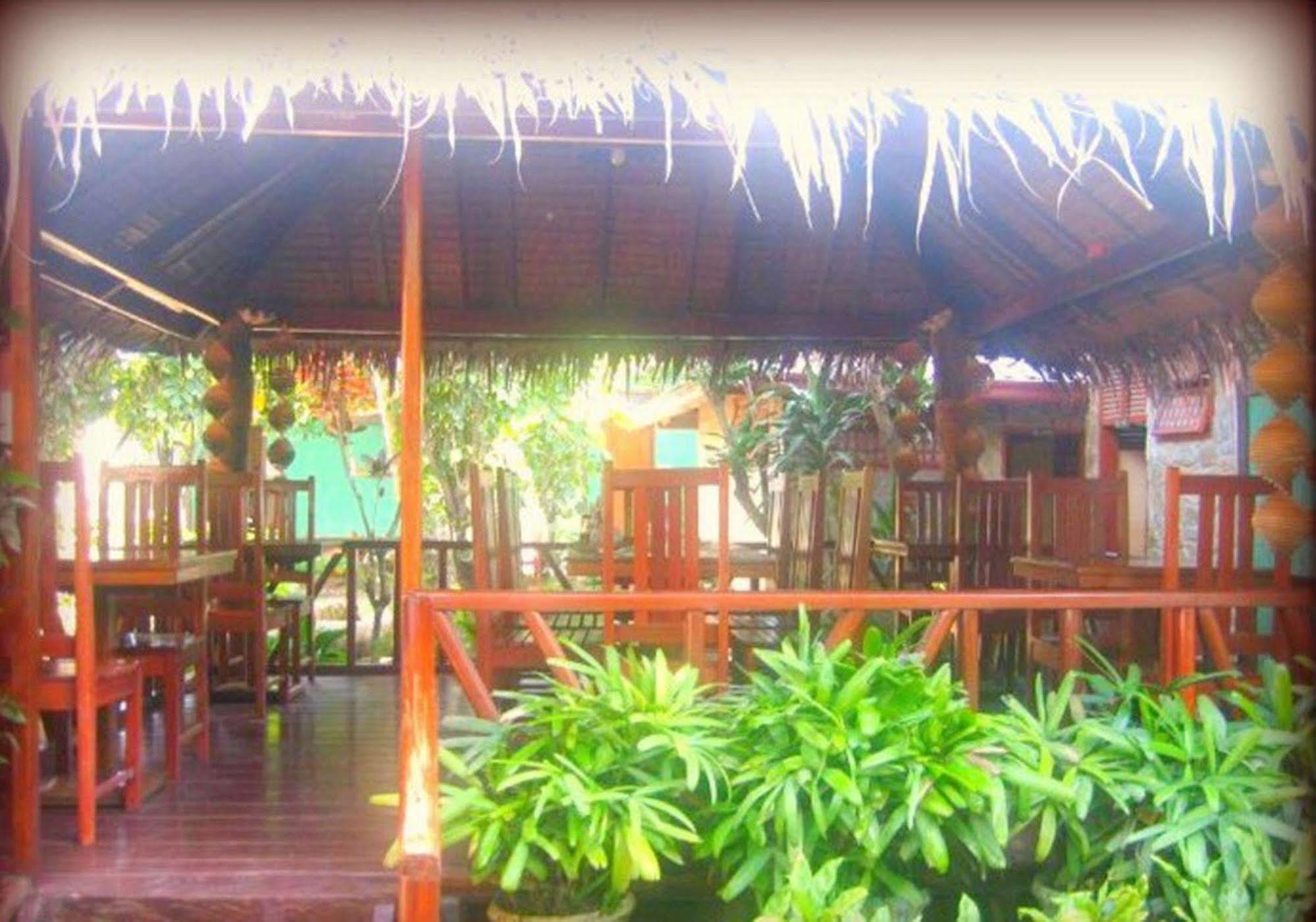 เพมส์ เพนชั่น แอนด์ เรสเทอรองต์ Hotel ไตไต ภายนอก รูปภาพ